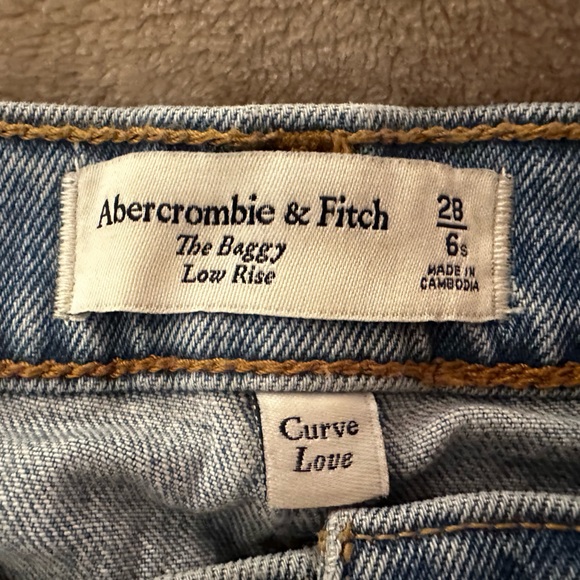 Abercrombie & Fitch Baggy Low Rise Curve Love Jean - Picture 4 of 5